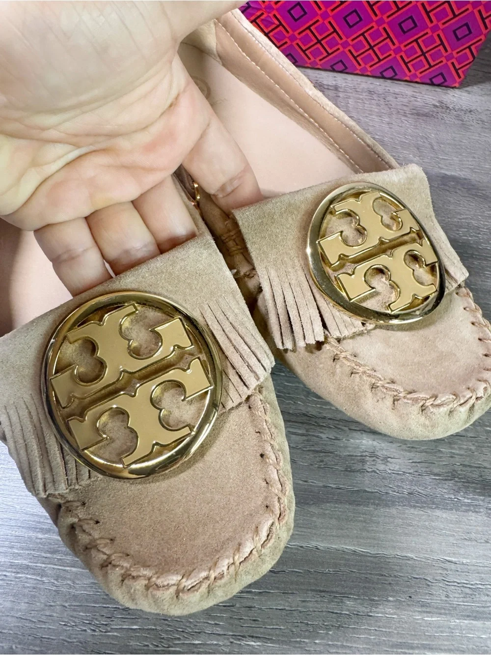 Tory Burch Alexandra Split Suede Fringe Moccasins with Gold Logo loafers sz8